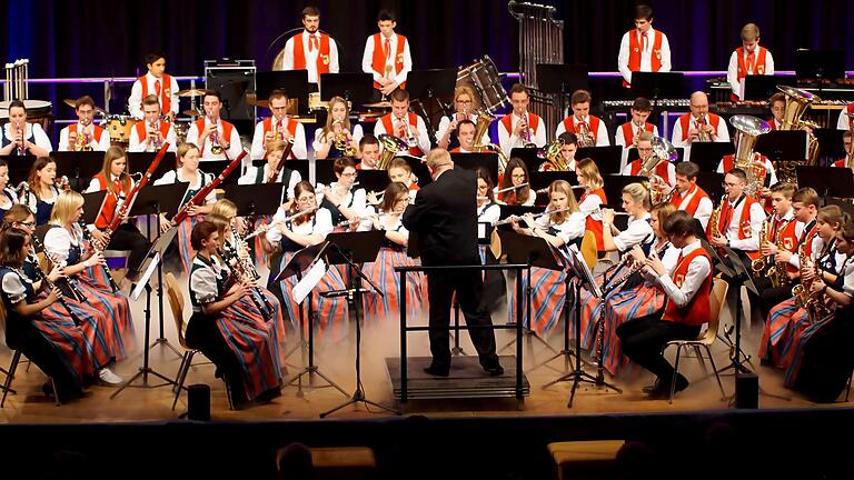 Jugendblasorchester und Symphonisches Blasorchester der Volkacher Musikschule laden zu ihren Jahreskonzerten ein.