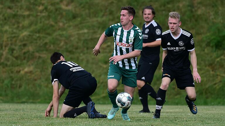 Eine Verletzung bremst derzeit Großbardorfs Neuzugang Nico Kummer (am Ball) aus und verhindert einen Einsatz im Pokal gegen seinen ehemaligen Verein TSV&nbsp; Gochsheim.