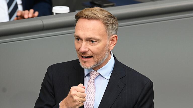 Finanzminister Christian Lindner       -  Die deutsche Politik fessele die Wirtschaft, sagt Lindner. (Archivbild)