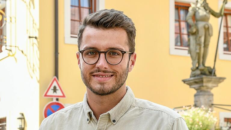 Lukas Strohofer, Inhaber des Hotels und Restaurants 'Ritter Jörg' in Sommerhausen (Lkr. Würzburg), sucht dringend Personal. Seit Beginn der Pandemie fehlen ihm Mitarbeiterinnen und Mitarbeiter.