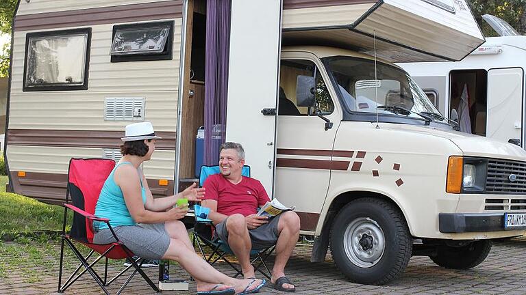 Aus Friesland angereist nach Lohr: Kathi und Mario aus Wilhelmshaven planen ihre Reisen nicht, sondern lieben die Spontaneität. Aus Friesland angereist nach Lohr: Kathi und Mario aus Wilhelmshaven planen ihre Reisen nicht, sondern lieben die Spontaneität.