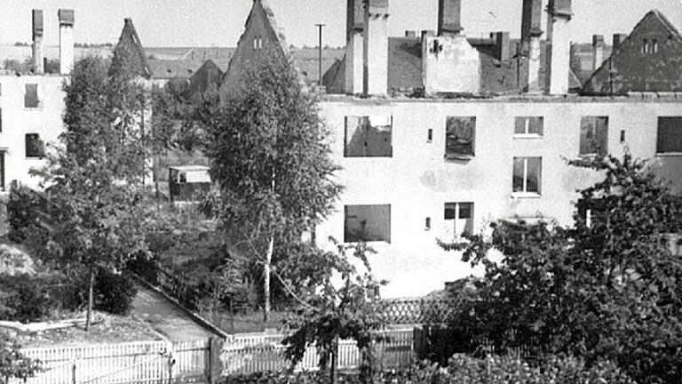 Auch die Kriegersiedlung wurde am 16. März 1945 von Bomben getroffen. Das Bild zeigt Ruinen in der Nopitschstraße. Auch die Kriegersiedlung wurde am 16. März 1945 von Bomben getroffen. Das Bild zeigt Ruinen in der Nopitschstraße.