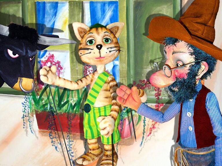 Das Theater vom Rabenberg gastiert mit seinem Figurentheater und dem Stück 'Pettersson und Findus - Eine Geburtstagstorte für die Katze' in Ebern. Das Theater vom Rabenberg gastiert mit seinem Figurentheater und dem Stück 'Pettersson und Findus - Eine Geburtstagstorte für die Katze' in Ebern.