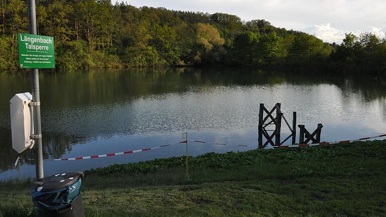 Der Goßmannsdorfer See zählt nicht mehr als Löschteich, sondern als Talsperre, in der das Baden wieder erlaubt ist. Der Goßmannsdorfer See zählt nicht mehr als Löschteich, sondern als Talsperre, in der das Baden wieder erlaubt ist.