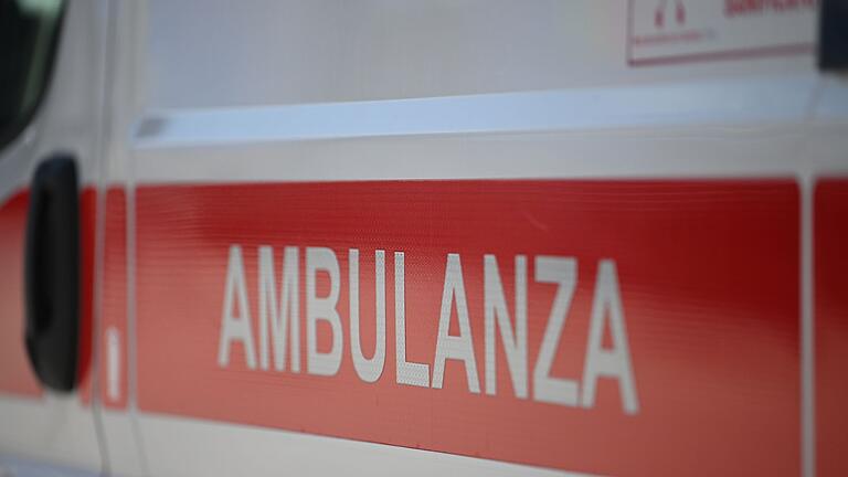 Ambulanza       -  Ein deutscher Urlauber ist in Italien an einer Kohlenmonoxidvergiftung gestorben. (Symbolbild)