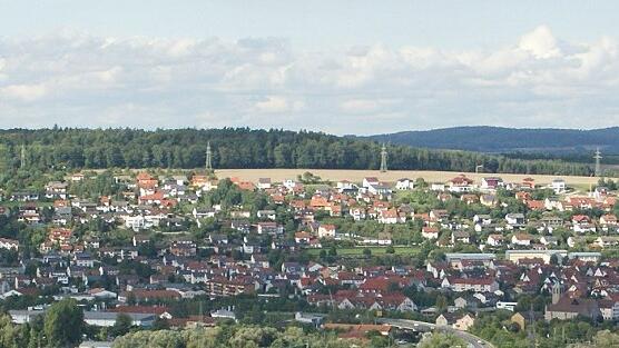 Oberhalb der jetzigen Bebauung hat Ebelsbach die letzte Möglichkeit, ein Baugebiet auszuweisen. „Am Herrenwald“ heißt der Bebauungsplan, der gerade entwickelt wird. Oberhalb der jetzigen Bebauung hat Ebelsbach die letzte Möglichkeit, ein Baugebiet auszuweisen. „Am Herrenwald“ heißt der Bebauungsplan, der gerade entwickelt wird.