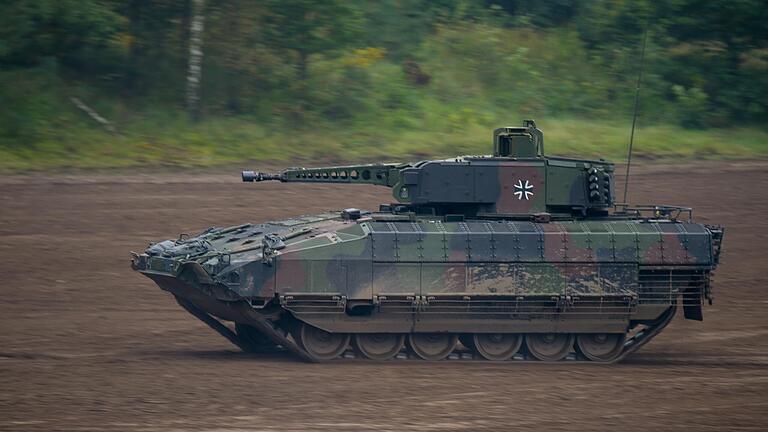 Wenn er denn fährt, kann der Schützenpanzer Puma eine Höchstgeschwindigkeit von 70 Kilometer pro Stunde erreichen.