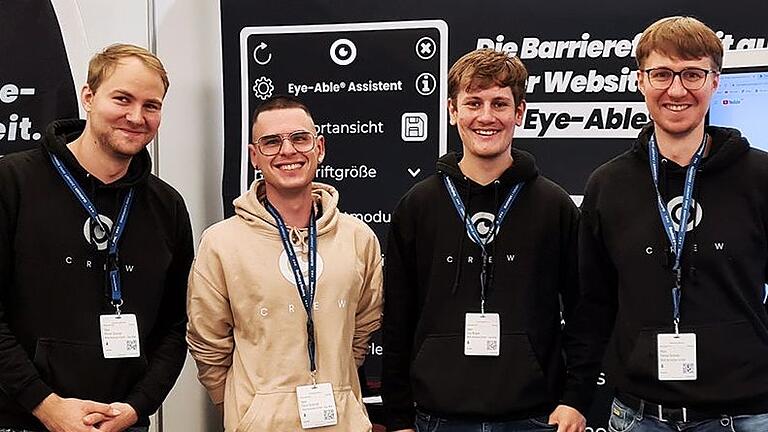 Das Gründungsteam der Web Inclusion GmbH aus Margetshöchheim (Lkr. Würzburg) mit seiner Software Eye-Able: (v.li.) Oliver Greiner, Chris Schmidt, Eric Braun und Tobias Greiner.&nbsp;