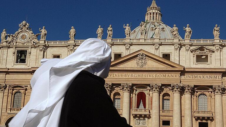 Eine neue Front im Missbrauchsskandal für den Papst - Nonnen und die katholische Kirche: Gerade hat Papst Franziskus eingeräumt, dass Priester und Bischöfe Ordensfrauen missbraucht haben. Doris Reisinger war auch darunter. Und schweigt nicht über die Verbrechen. Eine neue Front im Missbrauchsskandal für den Papst - Nonnen und die katholische Kirche: Gerade hat Papst Franziskus eingeräumt, dass Priester und Bischöfe Ordensfrauen missbraucht haben. Doris Reisinger war auch darunter. Und schweigt nicht über die Verbrechen.