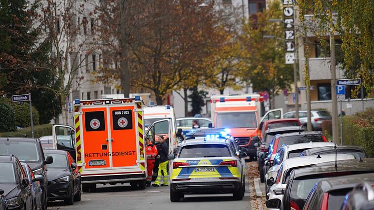 Mann stirbt nach Schuss aus Polizeiwaffe       -  Der Mann soll seine Lebensgefährtin mit einem Messer bedroht haben.