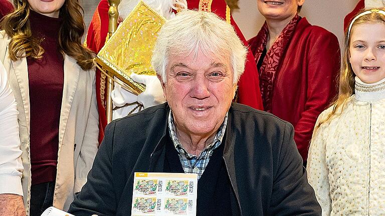 Ehrengast Rolf Zuckowski hat am ersten Advent 2024 das Weihnachtspostamt in Himmelstadt eröffnet. Er hat einen ganz besonderen Weihnachtswunsch.