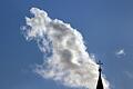 Sonne und Wolken über Wallfahrtskirche       -  Katholikinnen und Katholiken dürfen heute neue Kirchenverwaltungen wählen. (Symbolbild)