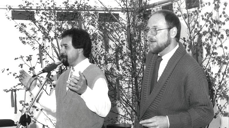 1987: Rüdiger Leimbeck (links) und Bernd Sonnenschein bei der Einweihung des neuen Gebäudes. 1987: Rüdiger Leimbeck (links) und Bernd Sonnenschein bei der Einweihung des neuen Gebäudes.