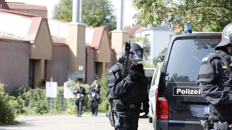 Messerangriff in Hochschule - Fahndung nach Unbekanntem       -  Die Polizei sucht weiterhin Zeuginnen und Zeugen.