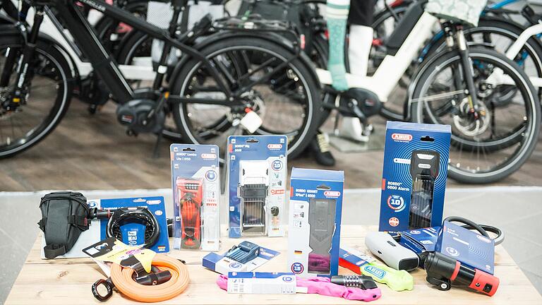 Zwischen 35 und 220 Euro kosten diese Schlösser im Schweinfurter Radmarkt Zwischen 35 und 220 Euro kosten diese Schlösser im Schweinfurter Radmarkt