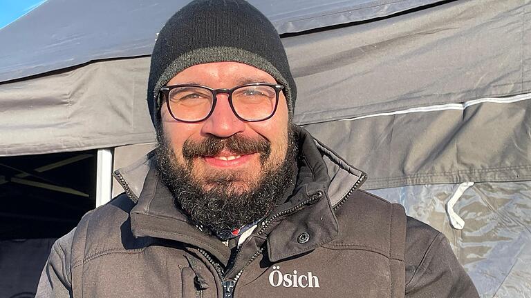Dominik Nöth (Burghausen) ist gar kein Landwirt, will sich aber am Montag, wie er sagt, mit den Landwirten solidarisch zeigen. Dominik Nöth (Burghausen) ist gar kein Landwirt, will sich aber am Montag, wie er sagt, mit den Landwirten solidarisch zeigen.