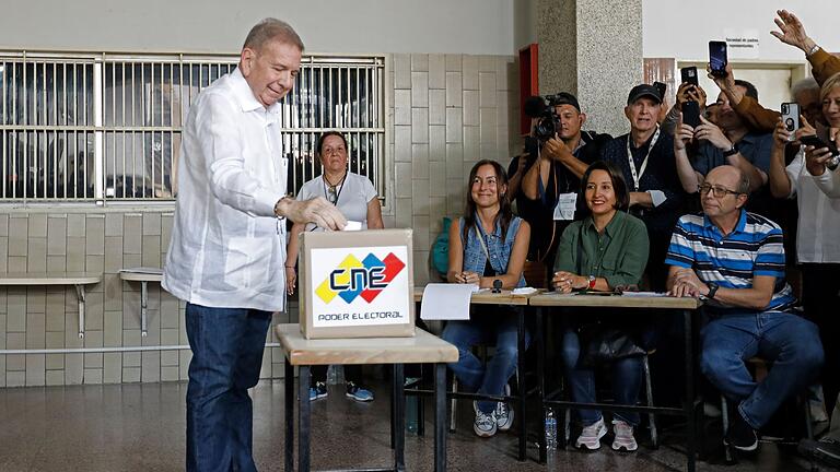 Präsidentenwahl in Venezuela: Wahllokale schließen       -  'Wir werden den Hass in Liebe verwandeln, die Armut in Fortschritt, die Korruption in Ehrlichkeit, den Abschied in ein Wiedersehen', sagte Oppositionskandidat González.