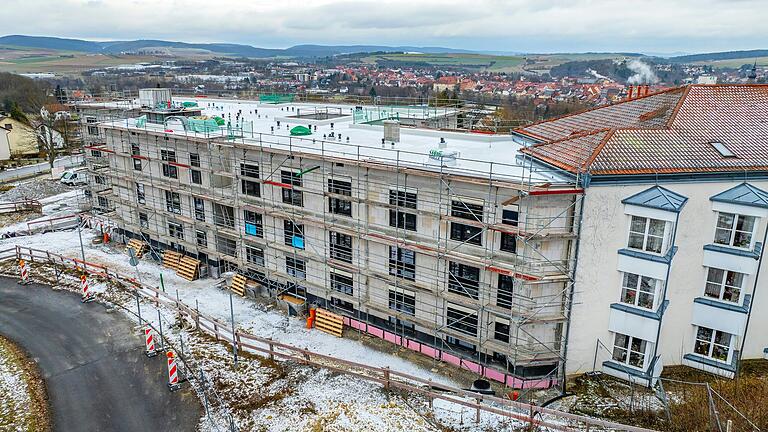Eine Luftaufnahme im Januar 2024 zeigt den Fortschritt auf der Baustelle: im Bild der Neubau des Franziska-Streitel-Altenheims auf der Westseite. Eine Luftaufnahme im Januar 2024 zeigt den Fortschritt auf der Baustelle: im Bild der Neubau des Franziska-Streitel-Altenheims auf der Westseite.