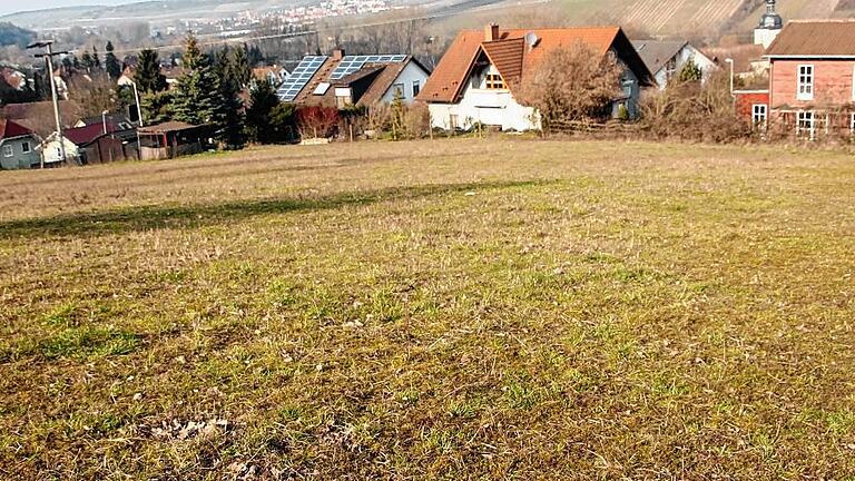 Sieben Bauplätze sollen am Ende des Goßmannsdorfer Lehmgrubenweges entstehen. Sieben Bauplätze sollen am Ende des Goßmannsdorfer Lehmgrubenweges entstehen.