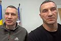 Bewegender Moment: Kiews Bürgermeister Vitali Klitschko (links) und sein Bruder Wladimir waren live in den Würzburger Stadtrat zugeschaltet.