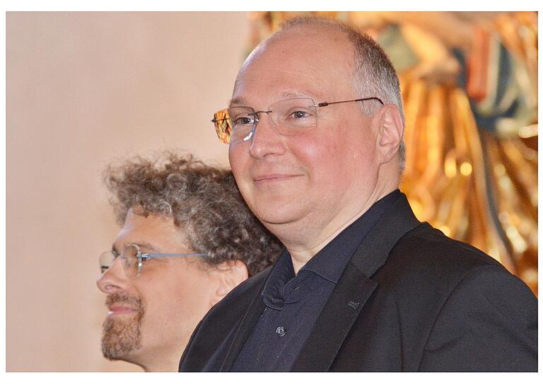 Sie hatten die Leitung des Frühjahrskonzerts der Berufsfachschule für Musik Bad Königshofen (von links): Chorleiter Christian Meyer und Schulleiter Elmar Koch