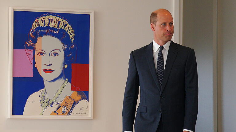 Prinz William in New York.jpeg - Prinz William steht auf Platz zwei, was die Beliebtheit der Königshaus-Mitglieder in der Bevölkerung betrifft. Noch beliebter ist nur seine verstorbene Großmutter – die Queen. Prinz William in New York.jpeg - Prinz William steht auf Platz zwei, was die Beliebtheit der Königshaus-Mitglieder in der Bevölkerung betrifft. Noch beliebter ist nur seine verstorbene Großmutter – die Queen.