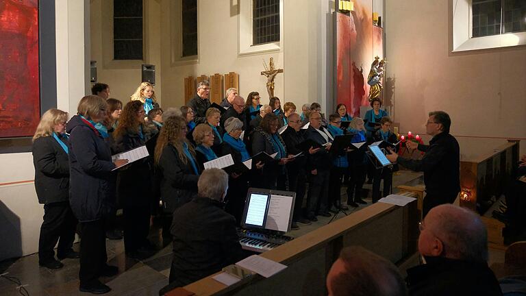 Therissimo begeisterte beim Weihnachtskonzert die zahlreichen Zuhörer mit vielen Klassikern der Weihnachtsfilmmusik.