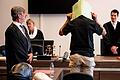 Ein 23-Jähriger aus Würzburg stand in Berlin vor Gericht, weil er in der Nacht zum 1. Januar einen Böller auf einen Polizeibeamten geworfen haben soll, der wegen eines Wohnungsbrands im Einsatz war.