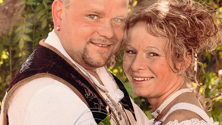 Anton Thum       -  Ein Bild aus besseren Tagen: Anton Thum bei seiner Hochzeit 2003. Sechs Monate später kam die Krebs-Diagnose.