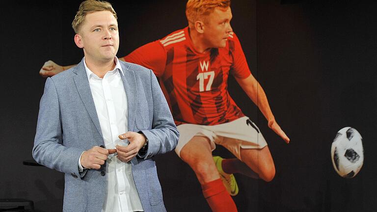 Martin Liema ist der 'Schwalbenkönig' im aktuellen Jugendstück in den Kammerspielen am Würzburger Mainfranken Theater.