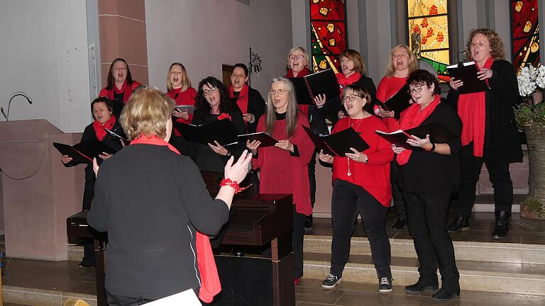 'Kirche einmal anders erleben' – unter diesem Motto veranstaltet die Pfarrei Obersinn eine ökumenische Kirchennacht mit Lichteffekten, Musik und Gesang. 'Kirche einmal anders erleben' – unter diesem Motto veranstaltet die Pfarrei Obersinn eine ökumenische Kirchennacht mit Lichteffekten, Musik und Gesang.