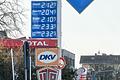 Spritpreise an einer Würzburger Tankstelle am Dienstag: So teuer waren Benzin und Diesel noch nie.