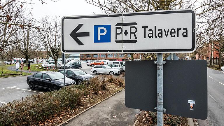 Wird der Großparkplatz an der Würzburger Talavera kostenpflichtig oder nicht? Darum geht es beim geplanten Bürgerentscheid.