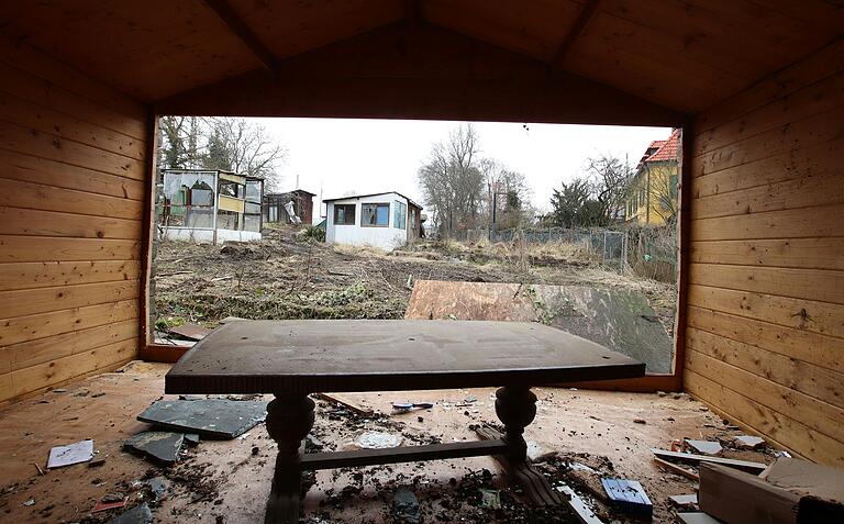 Millionenprojekt Kitzinger Bahnhof: Die Kleingartenkolonie wird derzeit plattgemacht und weicht Parkplätzen für Bahnreisende.