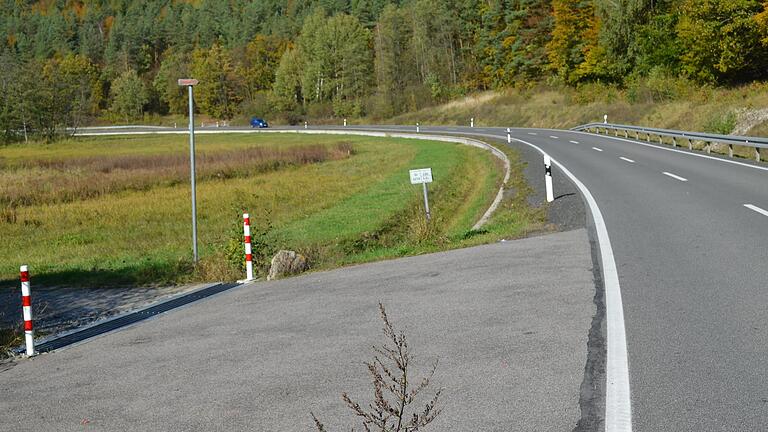 Der Gemeinderat Oberaurach setzt sich nach wie vor für eine Fortführung des Radweges Richtung Unterschleichach ein, der momentan noch bei Tretzendorf endet. Dazu wird jetzt ein Antrag auf Zulassung eines Berufungsverfahren gegen das aktuelle Gerichtsurteil gestellt, das sich gegen die Baumaßnahme entlang der Staatsstraße richtet. Der Gemeinderat Oberaurach setzt sich nach wie vor für eine Fortführung des Radweges Richtung Unterschleichach ein, der momentan noch bei Tretzendorf endet. Dazu wird jetzt ein Antrag auf Zulassung eines Berufungsverfahren gegen das aktuelle Gerichtsurteil gestellt, das sich gegen die Baumaßnahme entlang der Staatsstraße richtet.