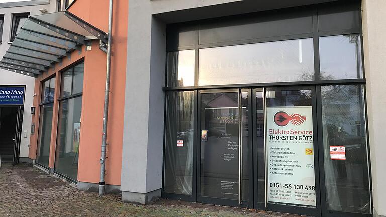 Leerstand: Die ehemalige Ladenfläche von Schuh-Welt und belmodi am Marktheidenfelder Rathausplatz steht seit November 2018 leer. Leerstand: Die ehemalige Ladenfläche von Schuh-Welt und belmodi am Marktheidenfelder Rathausplatz steht seit November 2018 leer.