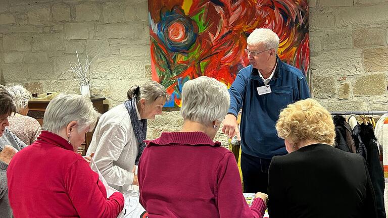 Mit zahlreichen Informationsmaterialien im Gepäck konnten die Seniorinnen und Senioren verschiedene Broschüren, die Zeitschrift Herz heute und den Gesundheitspass mit nach Hause nehmen. Mit zahlreichen Informationsmaterialien im Gepäck konnten die Seniorinnen und Senioren verschiedene Broschüren, die Zeitschrift Herz heute und den Gesundheitspass mit nach Hause nehmen.