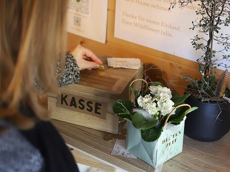 In der Kasse ist ein Zähler eingebaut, sodass sich nachvollziehen lässt, ob Kundinnen und Kunden auch wirklich den vollen Betrag gezahlt haben.