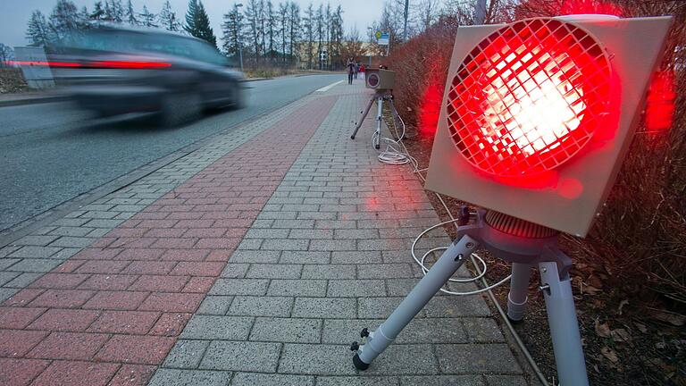 Seit einem Jahr wird auch im Stadtgebiet Iphofen geblitzt (Symbolbild). Die Ergebnisse sind eher diffus.