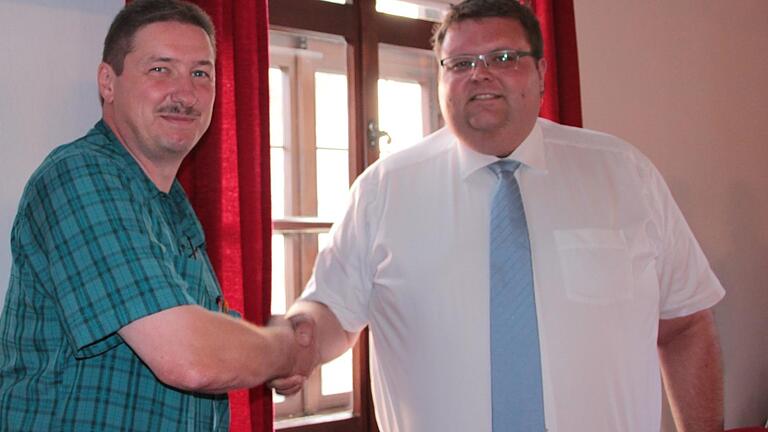 Andreas Trägner (rechts) hieß Matthias Kleren als neuen Stadtrat willkommen. Foto: Heike Beudert       -  Andreas Trägner (rechts) hieß Matthias Kleren als neuen Stadtrat willkommen. Foto: Heike Beudert