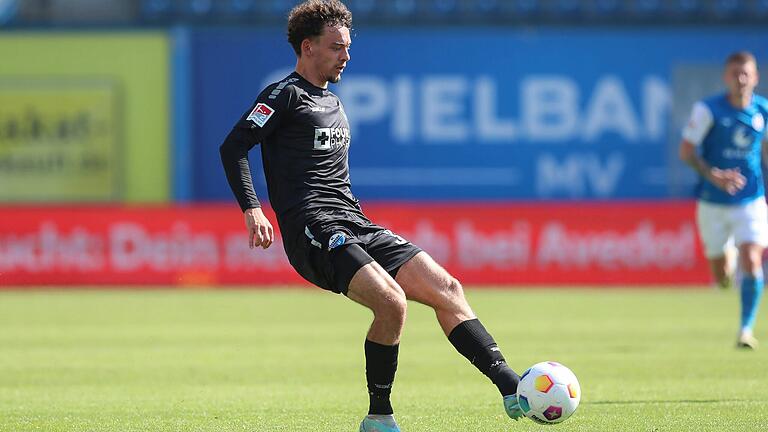 Aaron Zehnter aus Sonderhofen spielt inzwischen in der 2. Liga beim SC Paderborn. Aaron Zehnter aus Sonderhofen spielt inzwischen in der 2. Liga beim SC Paderborn.