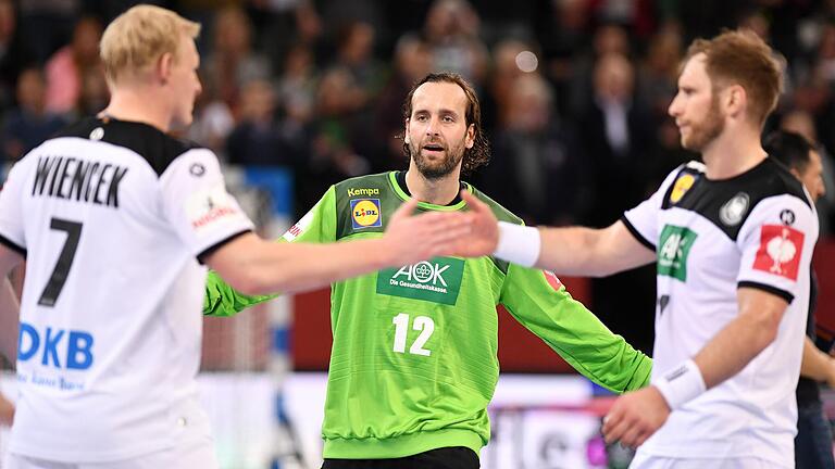 Die Handball-Nationalspieler (von links) Patrick Wiencek, Torwart Silvio Heinevetter und Steffen Weinhold machen Werbung für die Live-Übertragung der Zweitliga-Partien.&nbsp;