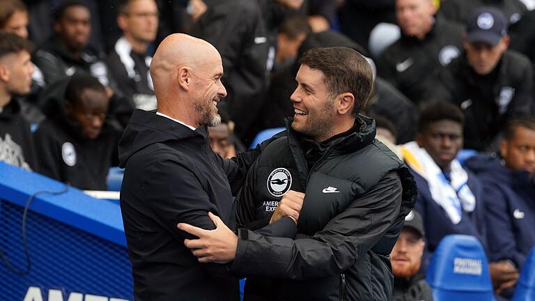 Brighton & Hove Albion - Manchester United       -  In der Premier League angekommen: Brighton-Coach Fabian Hürzeler mit Man-United-Trainer Erik ten Hag.
