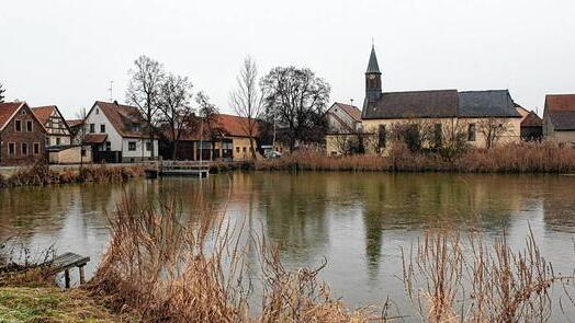 Der See in der Dorfmitte von Hainert soll an einen Knetzgauer neu verpachtet werden. Die Hainerter dagegen möchten &bdquo;ihren&ldquo; See gerne in eigener Hand wissen.