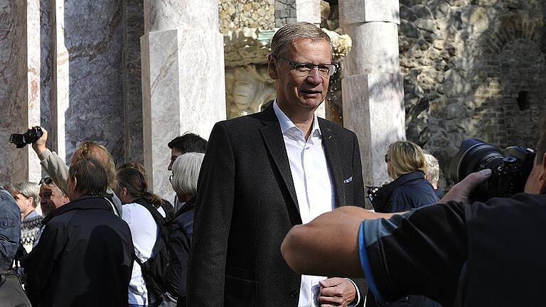 Der beliebte Fernsehmoderator und Wahl-Potsdamer Günther Jauch brachte mit seiner großzügigen Anschub-Finanzierung von einer Millionen Euro für die Neptungrotte auch den Bildhauer Johann Peter Benckert aus Neuhaus wieder zu Ehren.