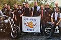 So sahen die Jungs des Motorradclubs 'The Lions MC Rhoen' vor einigen Jahren aus.  Inzwischen sind sie älter und ein wenig ergraut, aber der Spaß an der Gemeinschaft ist geblieben. Am Pfingstwochende feiern sie den 50. Geburtstag des Clubs.