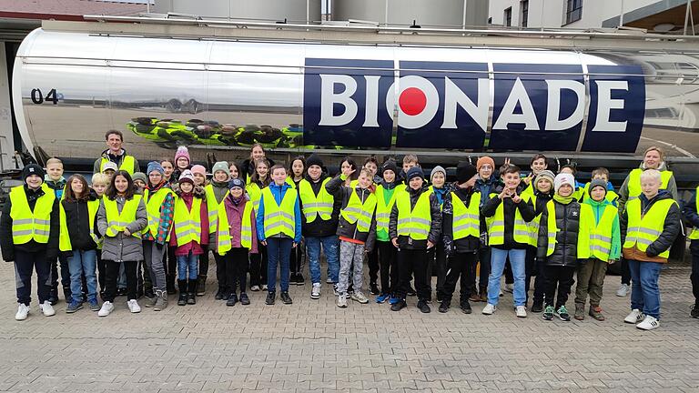 Die 6. Klassen der Realschule Gerolzhofen durften das Bionade-Werk in der Rhön dieses Jahr bereits besuchen.