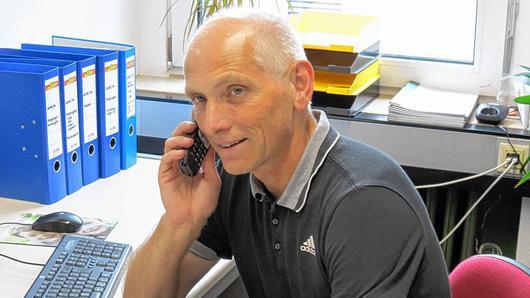 70 bis 80 Stunden pro Woche arbeitet Wolfgang Heyder auch in seinem Coburger Büro, um die Handballer des HSC 2000 Coburg in die 1. Bundesliga zu bringen.