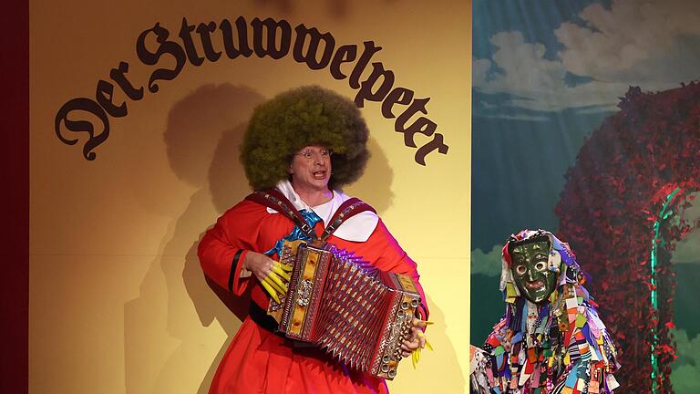 Ihn kennt längst ein Millionenpublikum: Oti Schmelzer bei der Fernsehsendung Fastnacht in Franken, hier 2023 als Struwwelpeter.