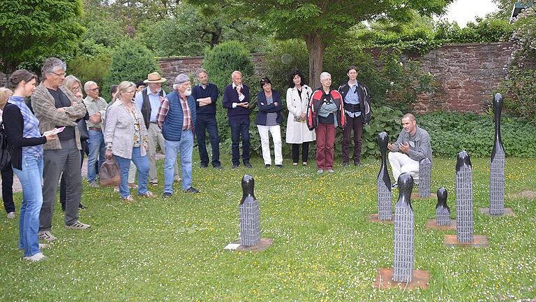 m Stadtgärtchen von Marktheidenfeld steht das Kunstwerk „Dropzone“ von Christoph Jakob. m Stadtgärtchen von Marktheidenfeld steht das Kunstwerk „Dropzone“ von Christoph Jakob.